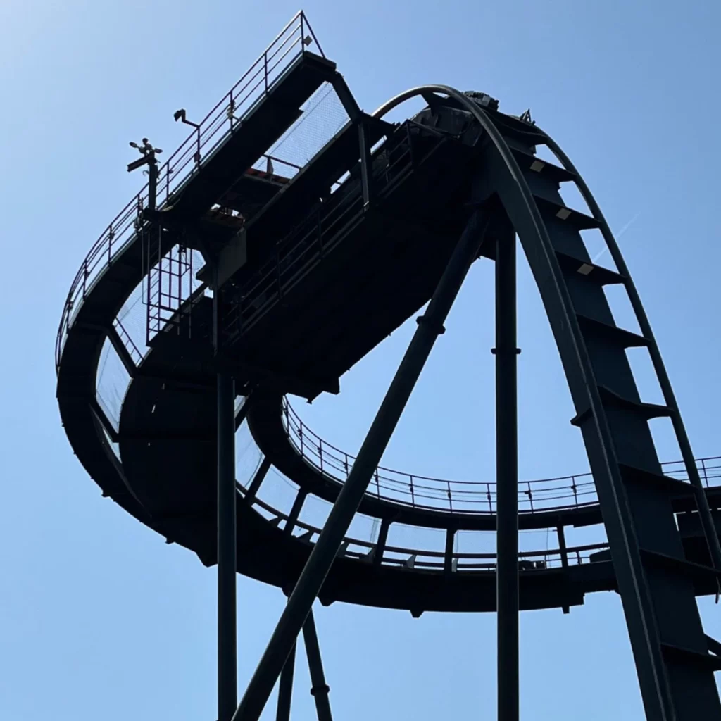 'Terrifying': Roller Coaster Ride Evacuated on UK's Hottest Day, People Forced to Climb Down